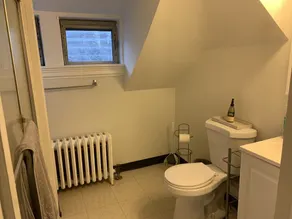Attic Apartment in Leafy Roland Park - Image 4
