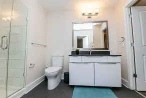 1 Bedroom apartment in Uptown Charlotte - Image 5