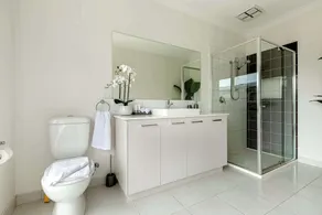 Contemporary townhouse near Flemington Racecourse - Image 2