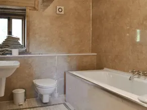 4 bedroom accommodation in Low Dinsdale - Image 2