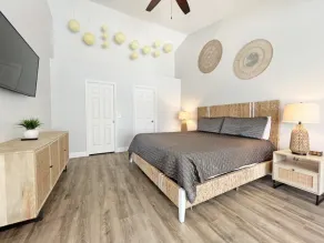Lakeside Sunset suite - Image 5