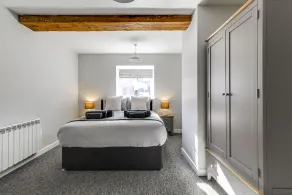 A unique 2 Bedroom Apartment with Cathedral views. - Image 4
