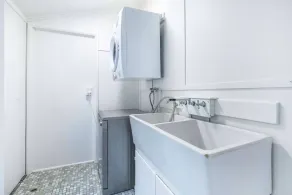 West end Charm 5 bed, 3km to CBD - Image 3