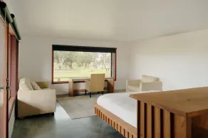 Hide & Seek Luxury Waterfront Villa & Retreat - Image 5