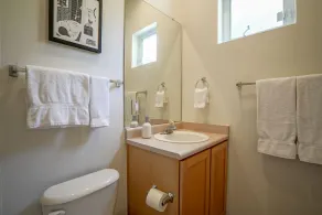 Downtown Modern Studio, centrally located - Image 3