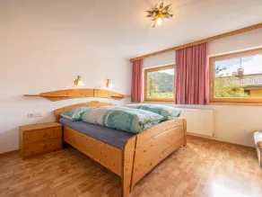 Detached chalet on farm - Image 5