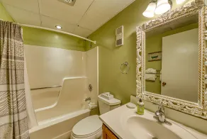 Condo de villégiature familial avec piscines communes saisonnières, bain à remous et sauna! - Image 3