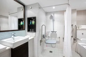 Studio Suite Close to London Heathrow | Business Centre On-Site + Free Wi-Fi - Image 3