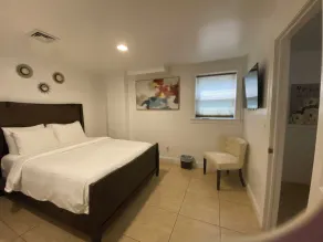 Lovely Basement with 2 Bedrooms and Kitchen - Image 4