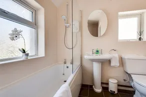 The Oxford Abode - 3-Bedroom House - large garden & free parking - Image 4