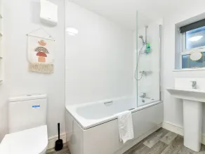 Perfectly located stylish 2 bed home with Parking - Pass the Keys - Image 5
