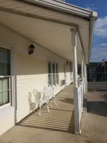 Historic Hardware Inn with River Views: Suite 102 - Image 4