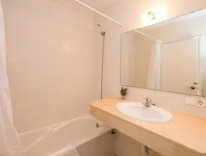 Dans un complexe bien entretenu avec piscine et balcon - Girasol Garden Superior 2 D - Image 2