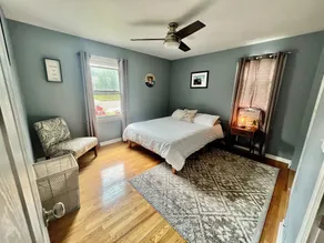 Clean, cozy, updated home walking distance from beach, bike path, and downtown - Image 5