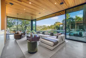 Oak Pass Manor - Image 4