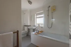 The Watch Tower  -  a holiday let by Bloom Stays  that sleeps 6 guests  in 3 bedrooms - Image 2