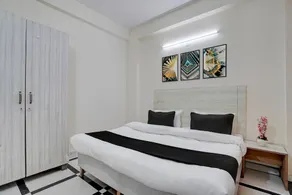 Classic With Balcony O DLF Phase 1 - Image 5
