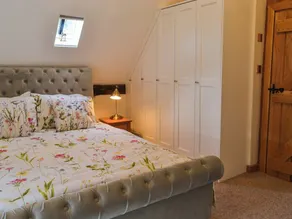 2 bedroom accommodation in Hothfield - Image 5