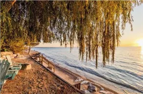 The Brentwood Waterfront Retreat - Image 5