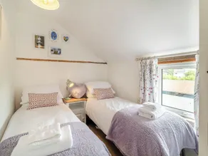 Heartwarming Cottage - Image 5