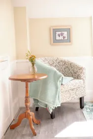 Cozy Queen Room in Inn on Crotched Mountain - Image 3