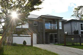 Contemporary B&B with Ensuite, Kitchenette and Separate Entrance - Image 2