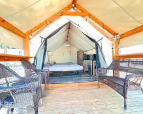 Enjoy the beautiful San Marcos River in this new, nice and comfy cabin!  - Image 4