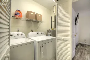Cape May Rose - Quiet Convenient Location Sleeps 10 - Image 2