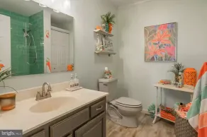 Spacious Home Close to the Beach and Bay - 5 bedroom w/Separate In-Law Suite! - Image 5
