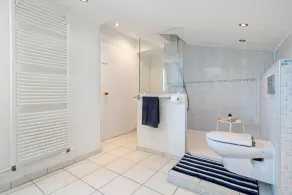 Vackert hus med stor trädgård och pool - perfekt för familjer och grupper! - Image 3