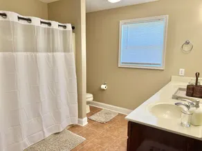 Cozy Home on Golf Course - 6 miles from I-75, Free WiFi - Image 5