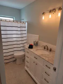 Newly Renovated 3 Bedroom, 2 bath, in quiet neighborhood, 2 miles to beach - Image 2