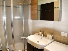 Modern möblierte 3-Zimmer-Wohnung mit Terrasse,  Garten & Panoramaseesicht - Image 2