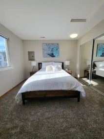 Waterfront 2 bed, 2 baths, 1364 sq ft, views of Mt Rainer, Seattle, and more. - Image 4