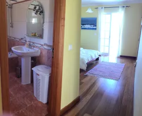Viste panoramiche sul mare e sulle montagne: 2 camere matrimoniali entrambe con bagno privato - Image 4