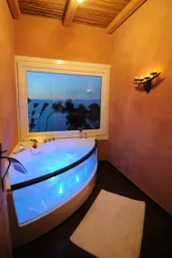 Villa Seashore: Dreamy villa by the sea side with heated pool - Image 3