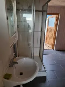 Stort sommerhus lige ved søen Mulserydsjön med sauna - Image 4