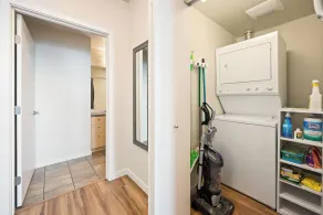 Cozy 1 bedroom condo steps away from the lake - Image 2