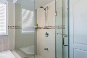 Amazing Spacious house in heart of Richmond hill - Image 3