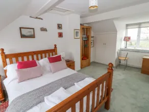 Barn End - Image 5