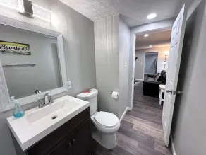 100% renovated House 8 minutes to downtown - Image 4