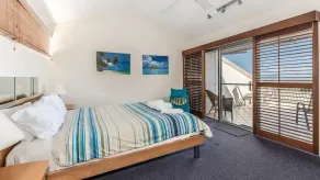 Stylishly furnished with panoramic views at Noosa holiday apartment - Image 4