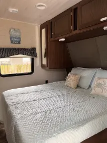 Grand Paradise RV Camper near Clearwater, Indian Rocks - Image 4