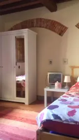 Ferme médiévale offre des vues spectaculaires sur la vallée toscane classique - Image 4