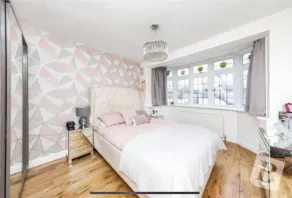 Stunning 4-bed House in Gidea Park - Image 4