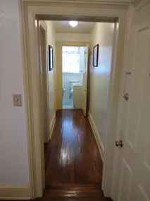 Mini Mansion rental suite, close to public transportation, train / buses - Image 3