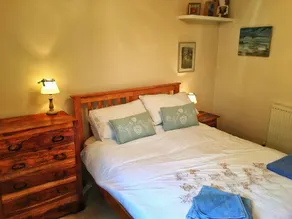 Charming Lovingly Restored Beachside Cottage - Image 5