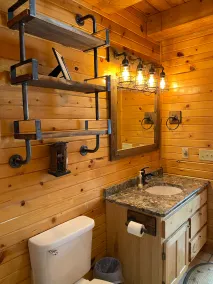 Charming Log Cabin with Wood Burning Fireplace – 1 mile from Downtown Hayward - Image 3