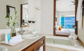 Luxury Awaits: 1 Bedroom Grand Mayan Apartment with View! - Image 2