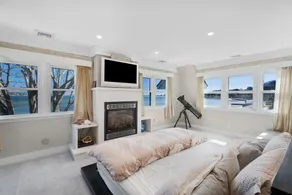 WATERFRONT TOWNHOUSE - A SLICE OF HEAVEN - Image 4